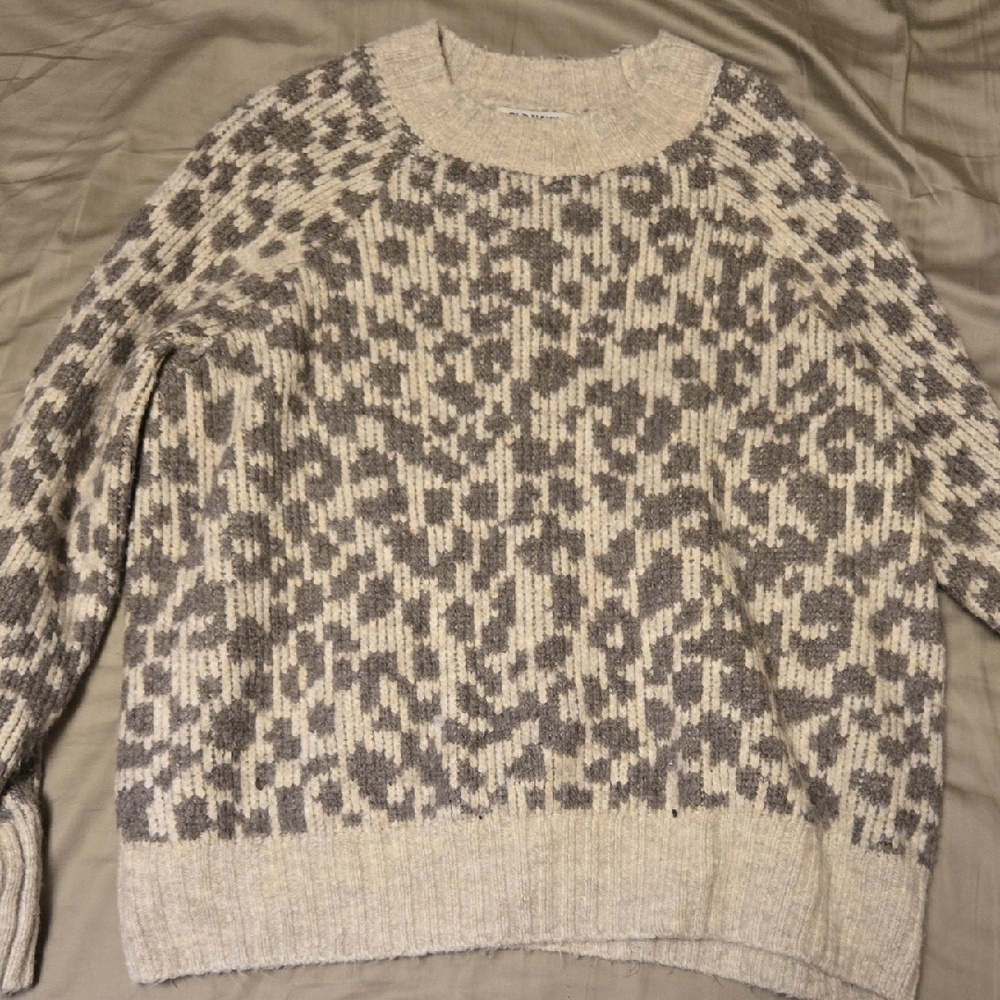 Old Navy Cream and Gray Crew Neck Sweater